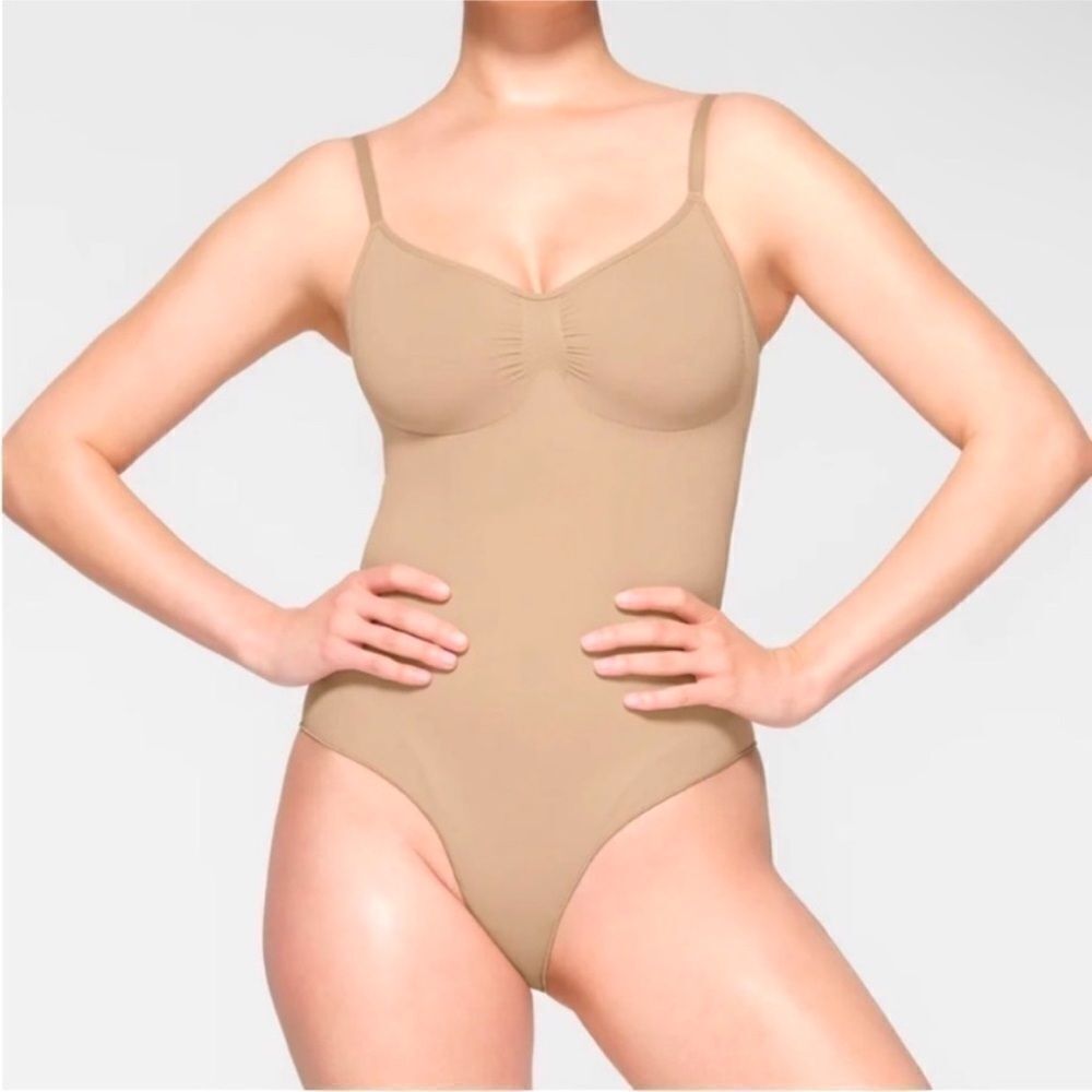 Skims shapewear bodysuit seamless sculpt brief bodysuit Sand Small NWT $70